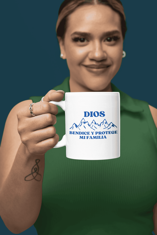 Dios bendice mi familia, Dios protege mi familia, taza cristiana, regalo de fe, regalo cristiano, por AbecarDesigns.