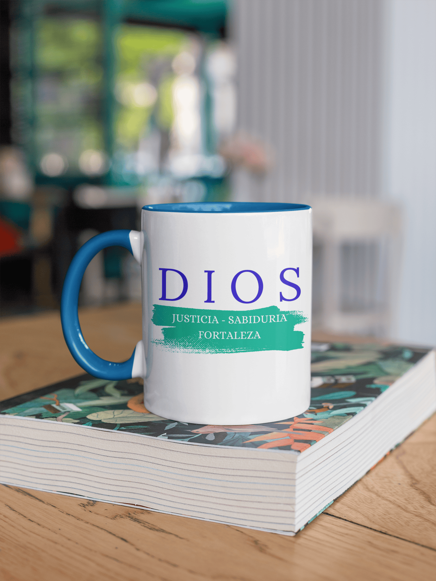 Dios es justo, Dios es fortaleza, taza cristiana, regalo religioso, por AbecarDesigns.